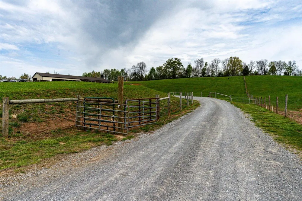 180 Mecca Pike Tellico Plains, TN 37385