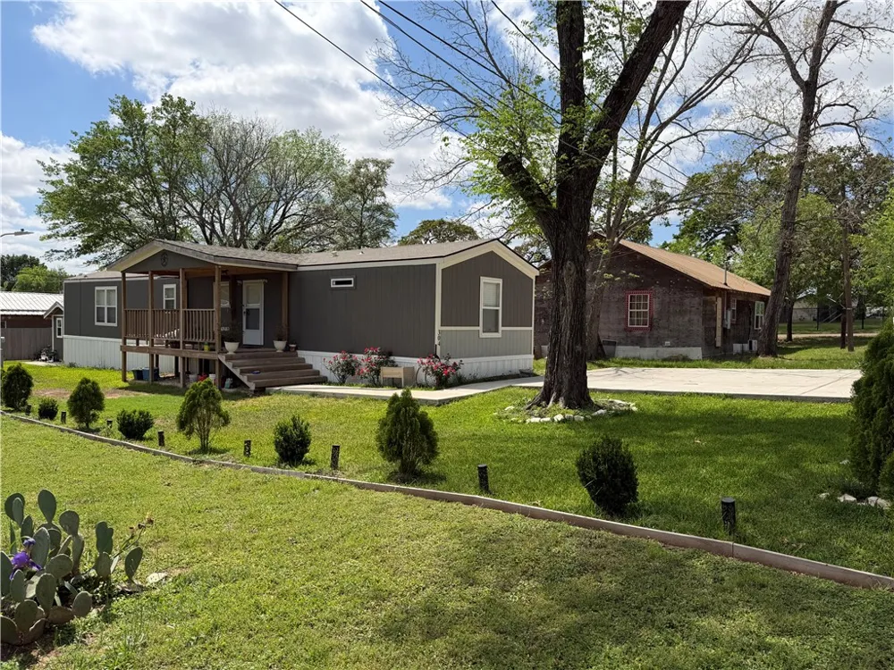 304 E 1st Street Hearne, TX 77859