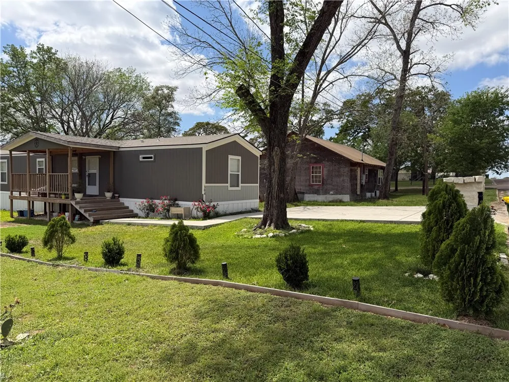 304 E 1st Street Hearne, TX 77859