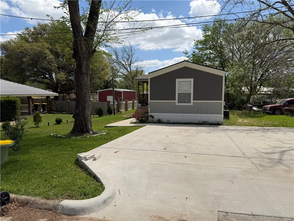 304 E 1st Street Hearne, TX 77859