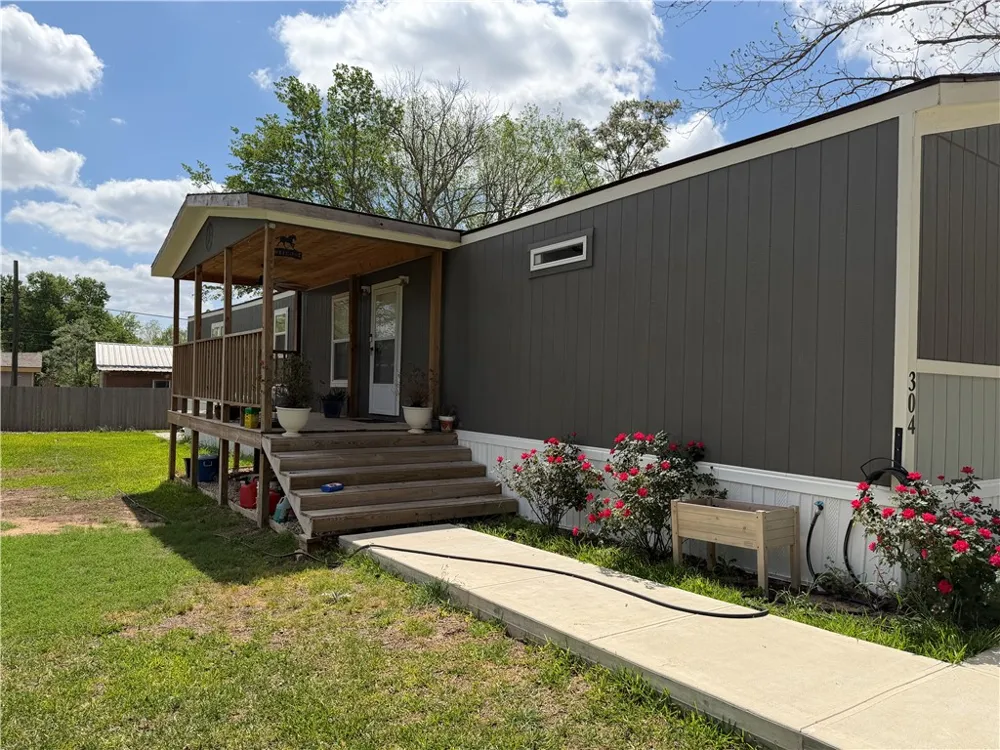 304 E 1st Street Hearne, TX 77859
