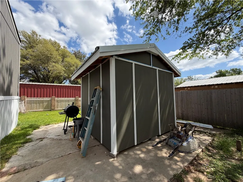 304 E 1st Street Hearne, TX 77859
