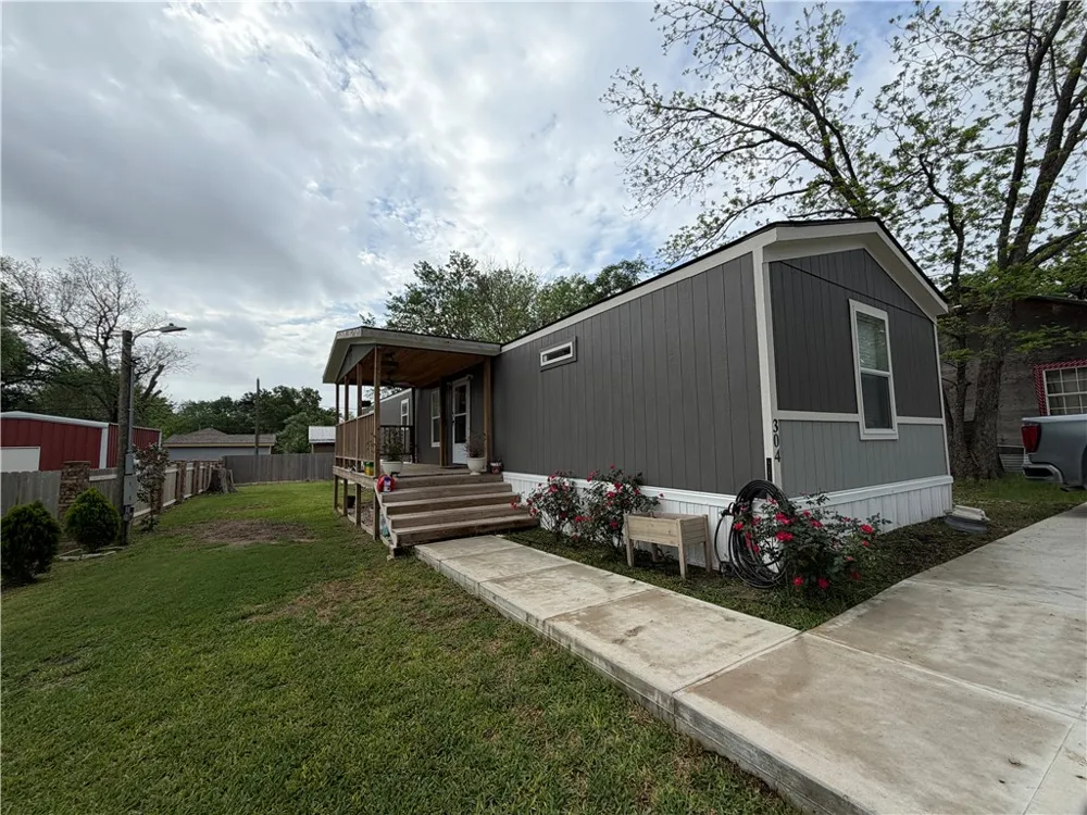304 E 1st Street Hearne, TX 77859