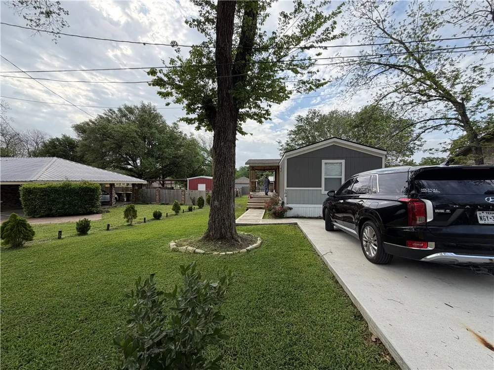 304 E 1st Street Hearne, TX 77859