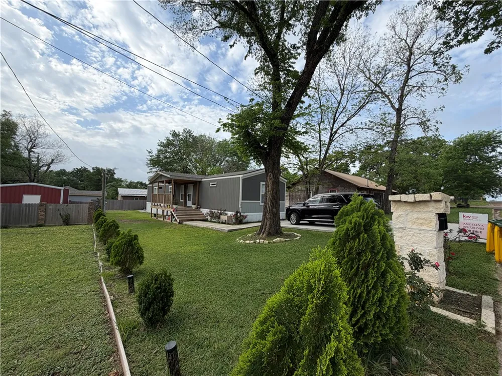 304 E 1st Street Hearne, TX 77859