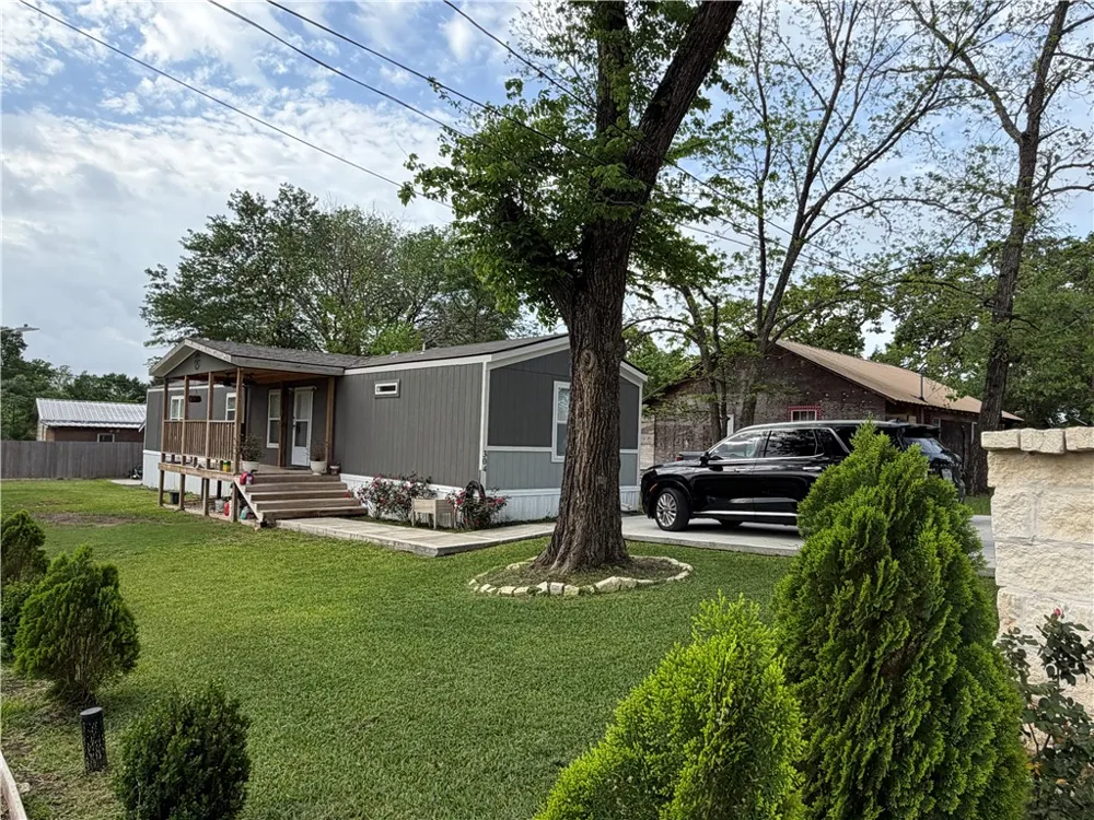304 E 1st Street Hearne, TX 77859