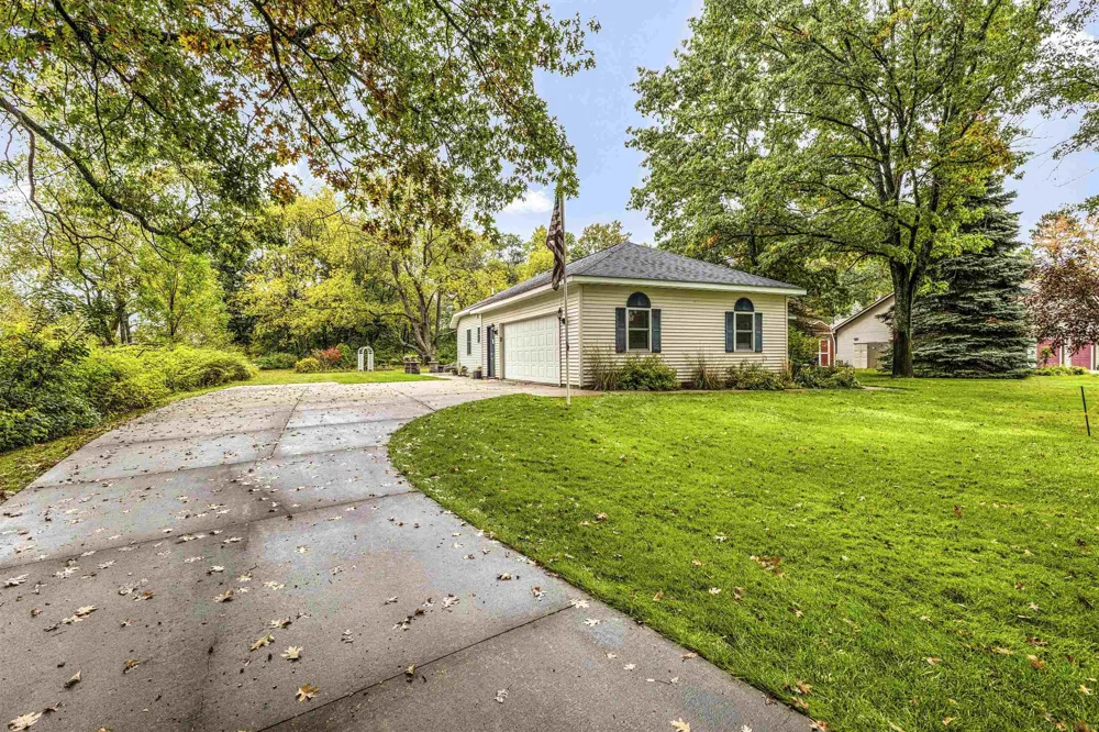 3396 Lansing Road Roscommon Village, MI 48653