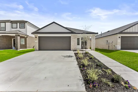 140 RAYMONDVILLE Path