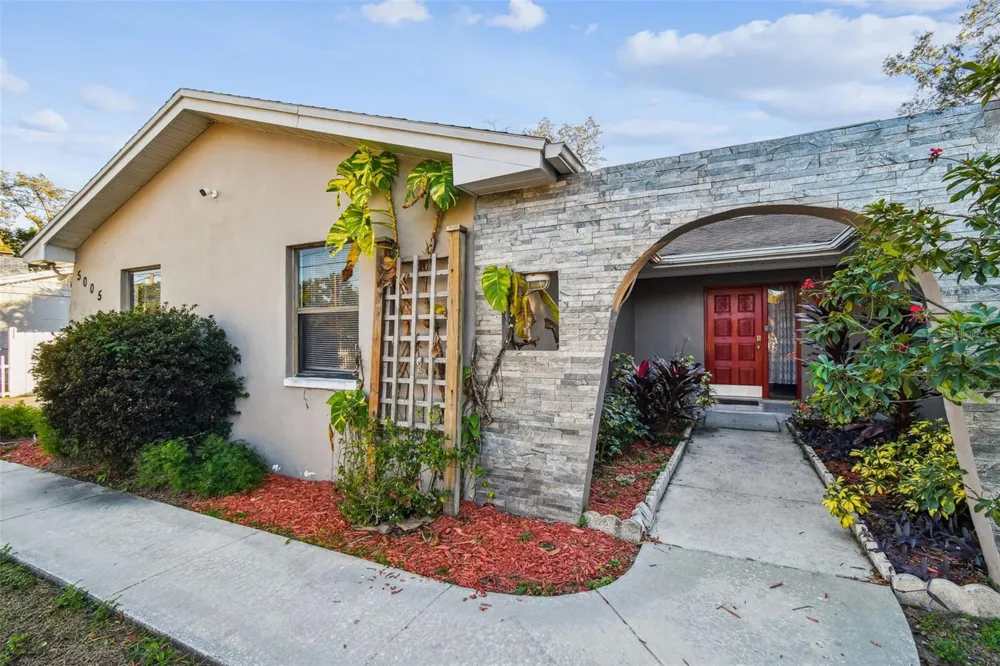 5005 PURITAN ROAD Tampa, FL 33617