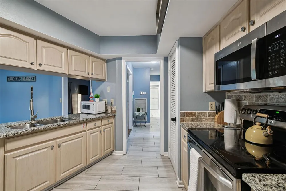 5005 PURITAN ROAD Tampa, FL 33617