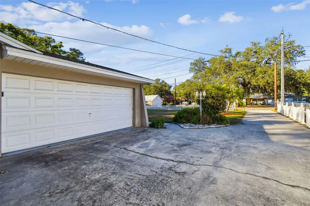 5005 PURITAN ROAD Tampa, FL 33617