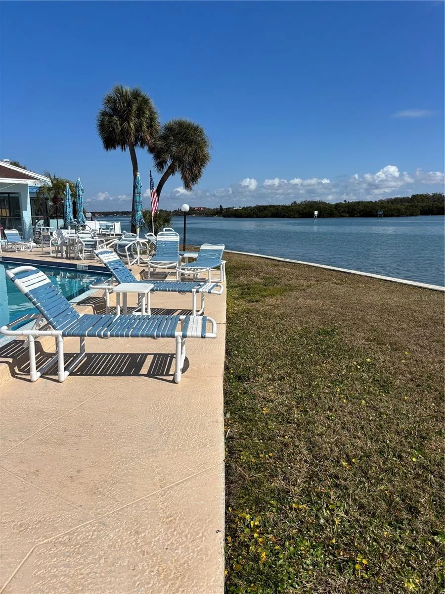 1 WINDRUSH BOULEVARD #24 Indian Rocks Beach, FL 33785