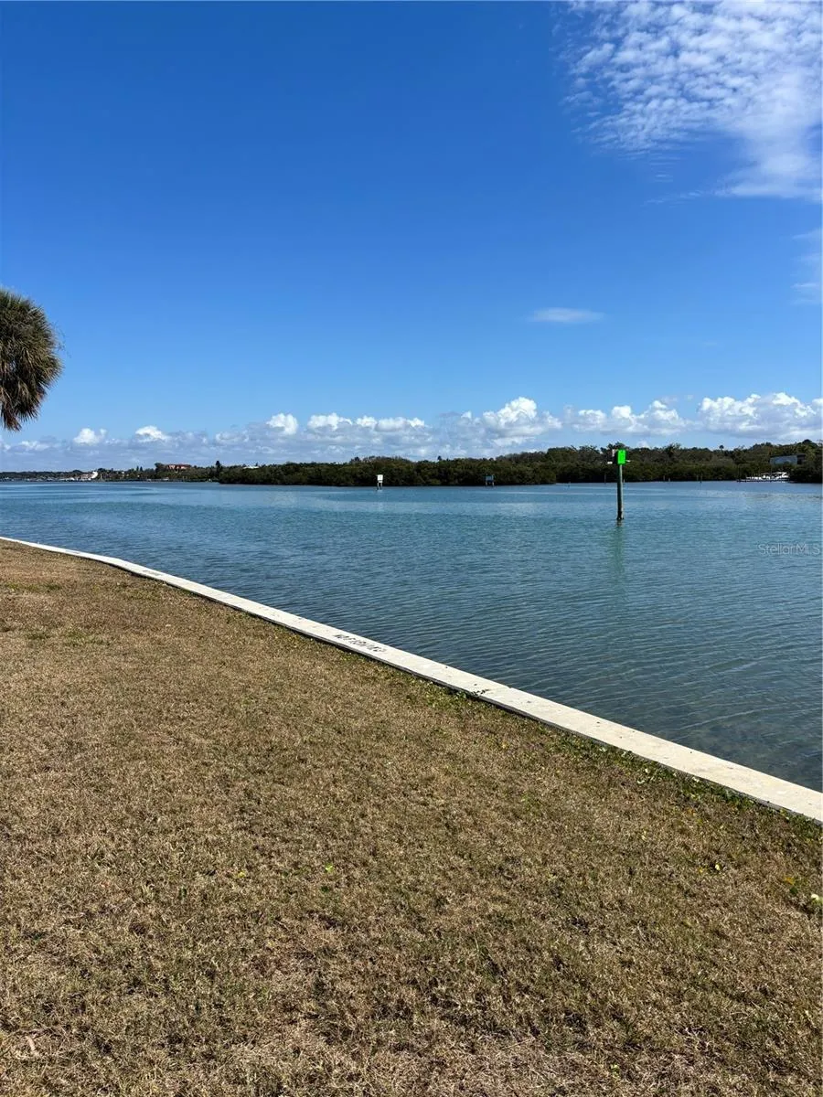 1 WINDRUSH BOULEVARD #24 Indian Rocks Beach, FL 33785