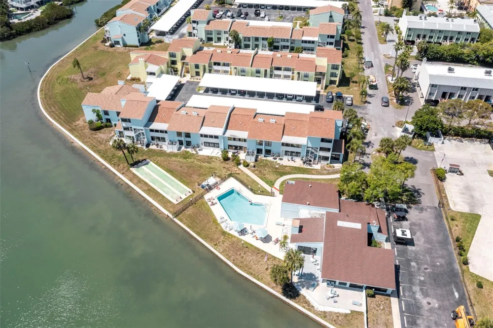 1 WINDRUSH BOULEVARD #24 Indian Rocks Beach, FL 33785