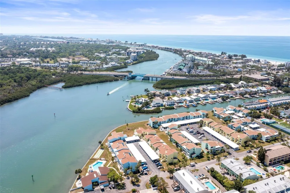 1 WINDRUSH BOULEVARD #24 Indian Rocks Beach, FL 33785