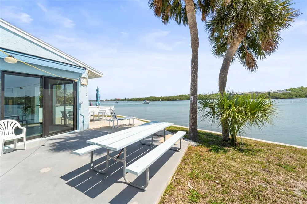 1 WINDRUSH BOULEVARD #24 Indian Rocks Beach, FL 33785