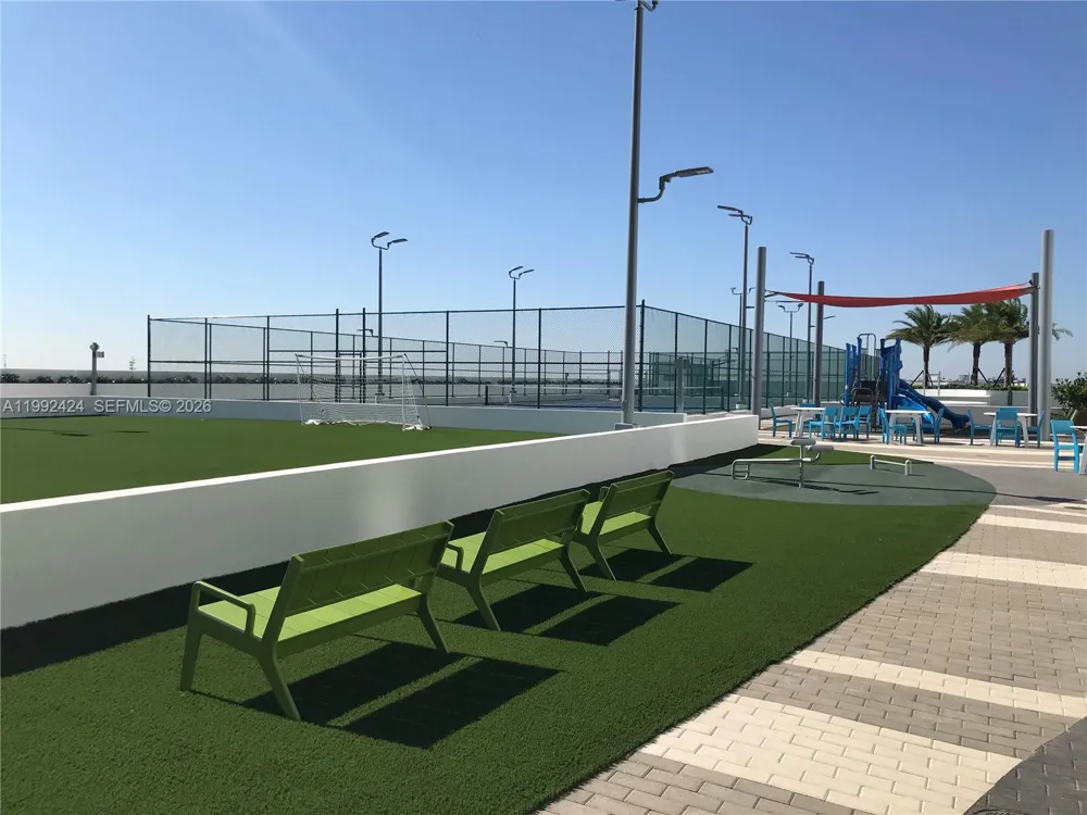 16385 Biscayne Blvd #2206 North Miami Beach, FL 33160