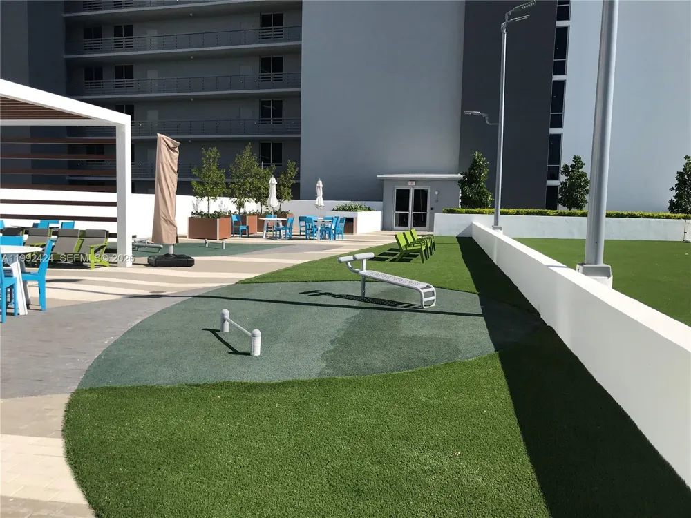 16385 Biscayne Blvd #2206 North Miami Beach, FL 33160