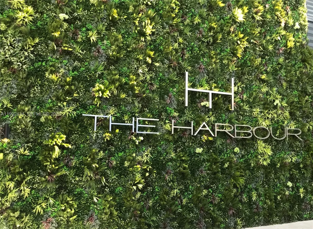 16385 Biscayne Blvd #2206 North Miami Beach, FL 33160