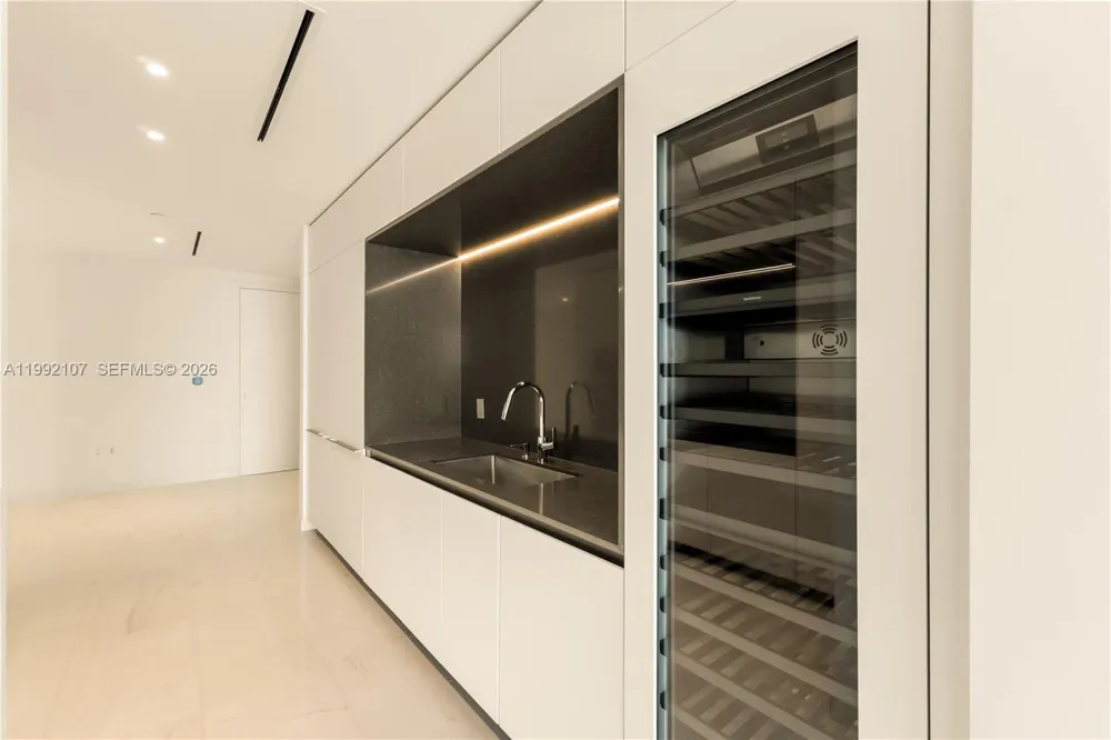 300 Biscayne Boulevard Way #2103C Miami, FL 33131