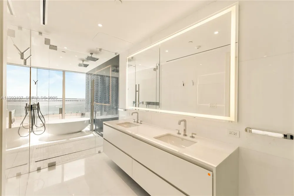 300 Biscayne Boulevard Way #2103C Miami, FL 33131