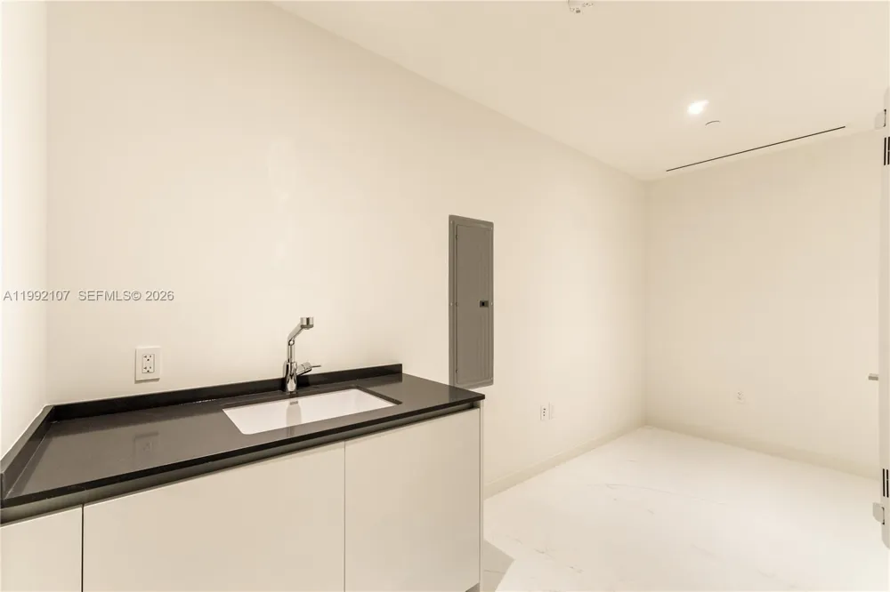 300 Biscayne Boulevard Way #2103C Miami, FL 33131