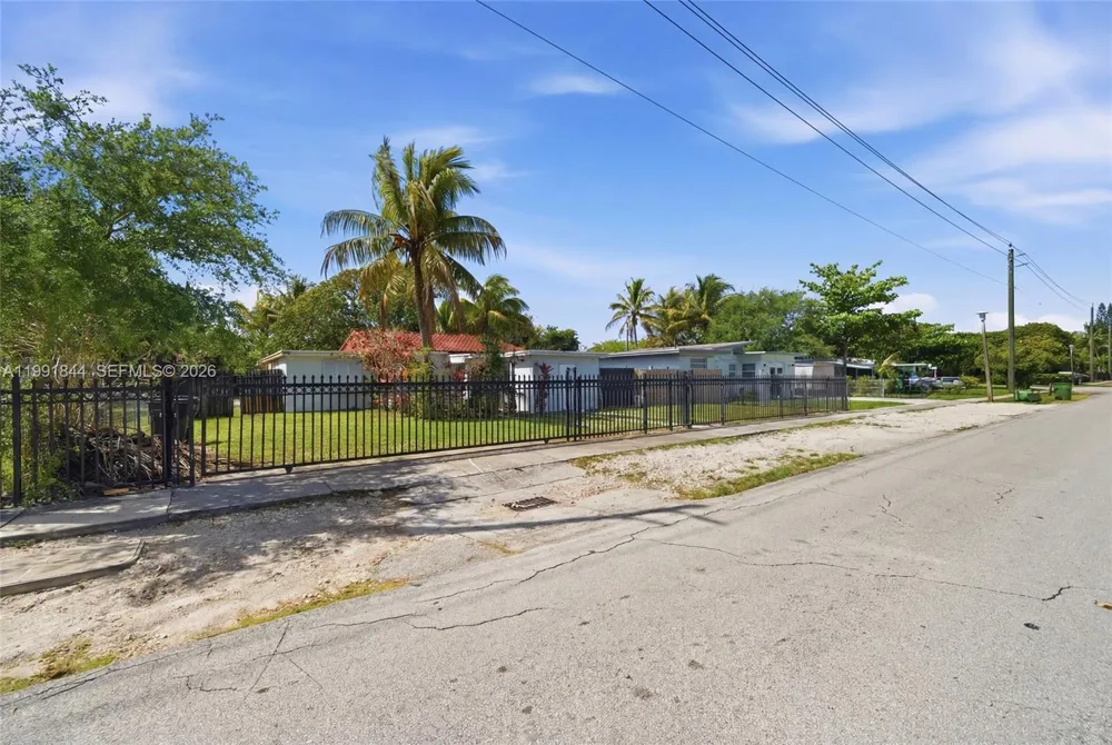 60 NW 128th St North Miami, FL 33168