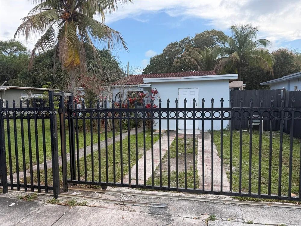 60 NW 128th St North Miami, FL 33168