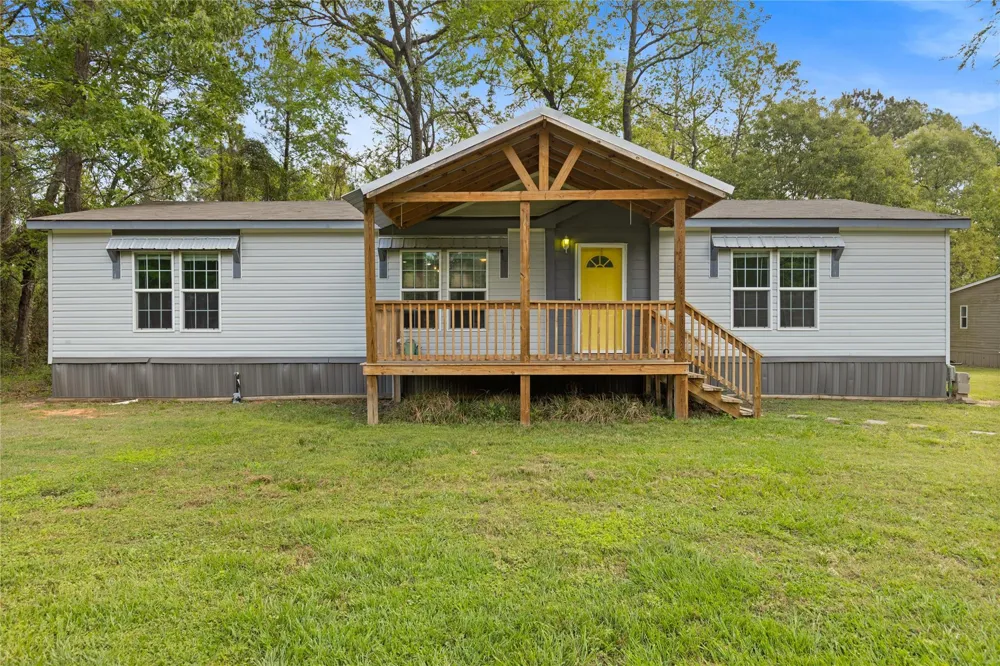 141 Leaning Oak Drive Point Blank, TX 77364
