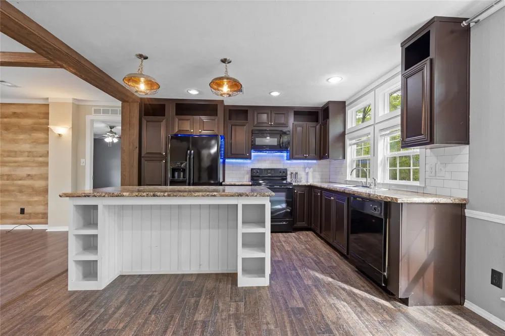 141 Leaning Oak Drive Point Blank, TX 77364