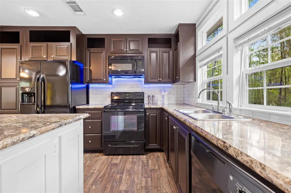 141 Leaning Oak Drive Point Blank, TX 77364