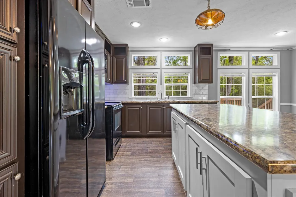 141 Leaning Oak Drive Point Blank, TX 77364