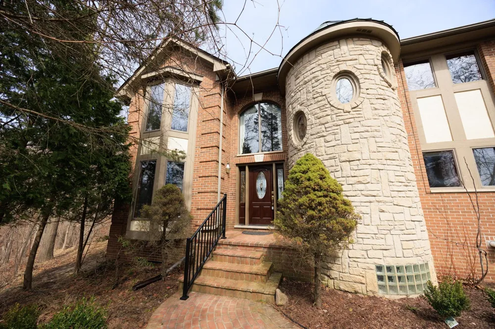 1260 Silverbell Road Rochester, MI 48306