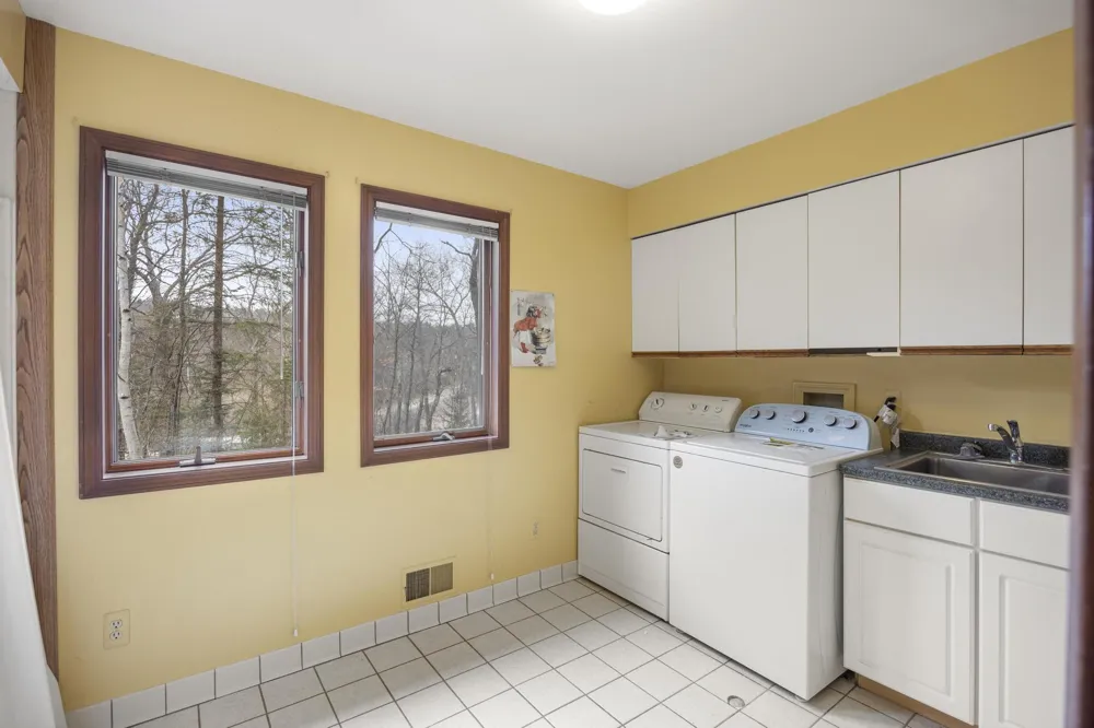 1260 Silverbell Road Rochester, MI 48306