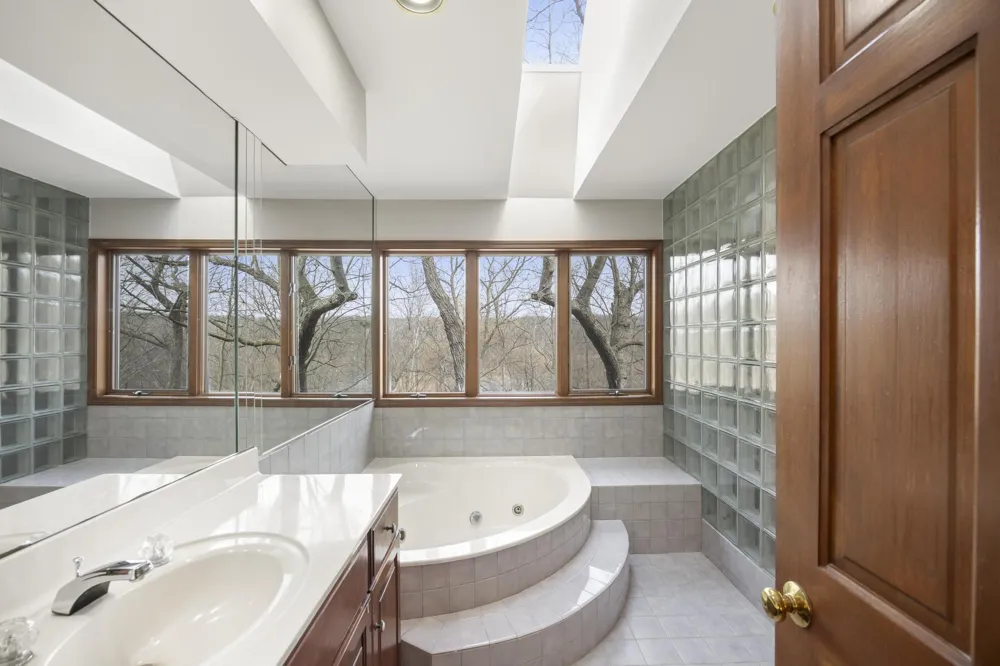 1260 Silverbell Road Rochester, MI 48306