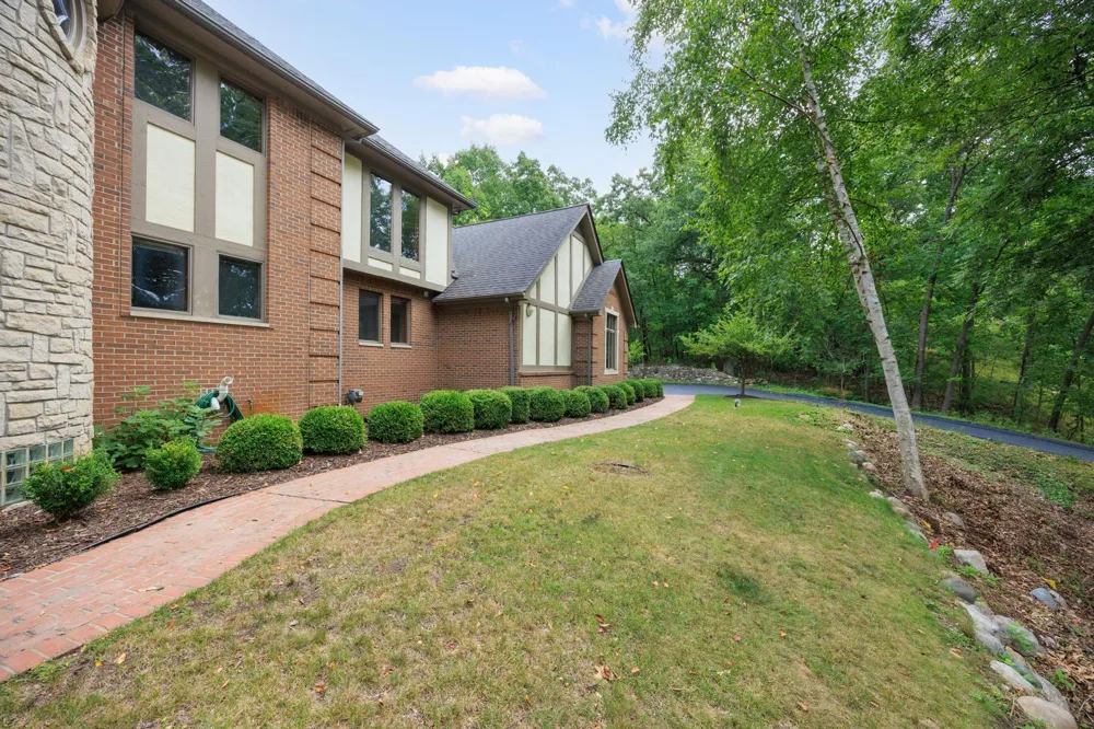 1260 Silverbell Road Rochester, MI 48306