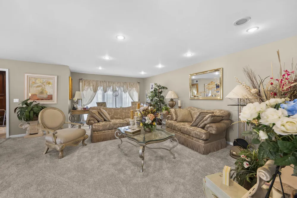 4376 Knightsbridge Lane West Bloomfield, MI 48323