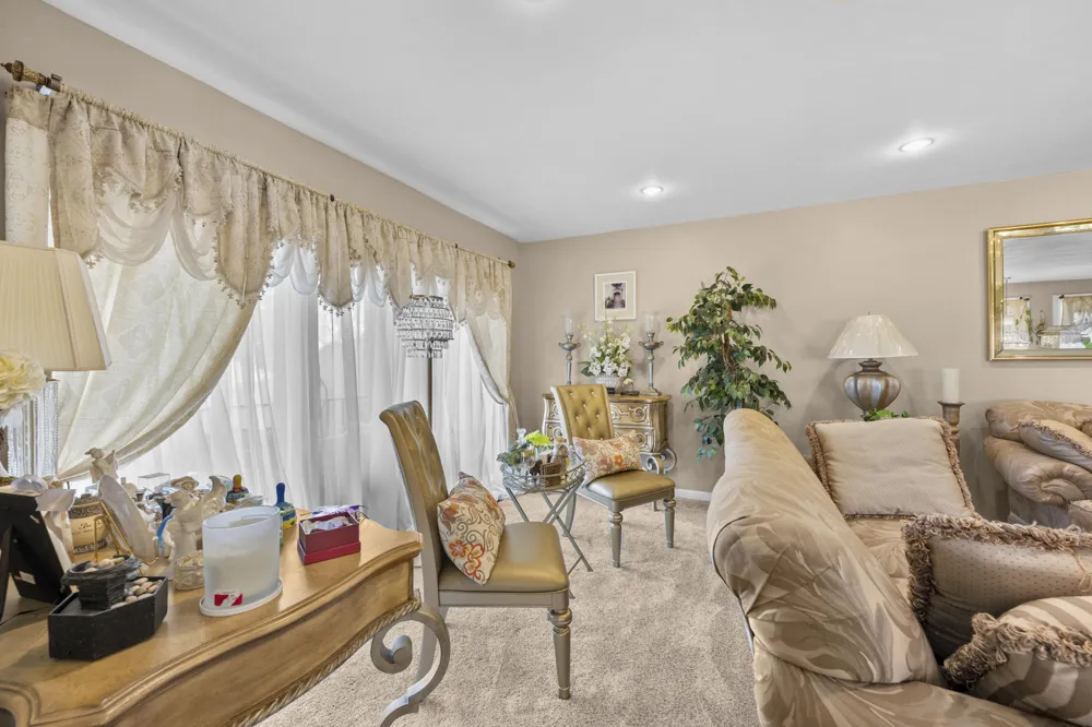4376 Knightsbridge Lane West Bloomfield, MI 48323