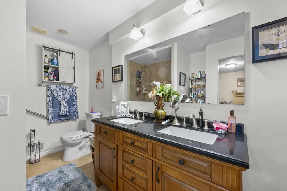 4376 Knightsbridge Lane West Bloomfield, MI 48323