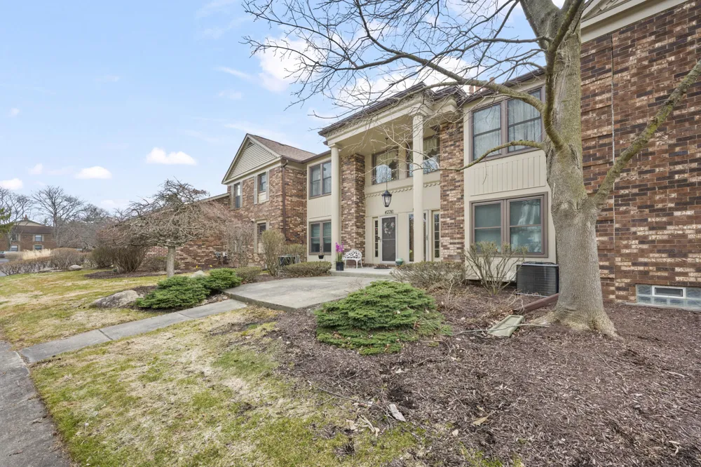 4376 Knightsbridge Lane West Bloomfield, MI 48323