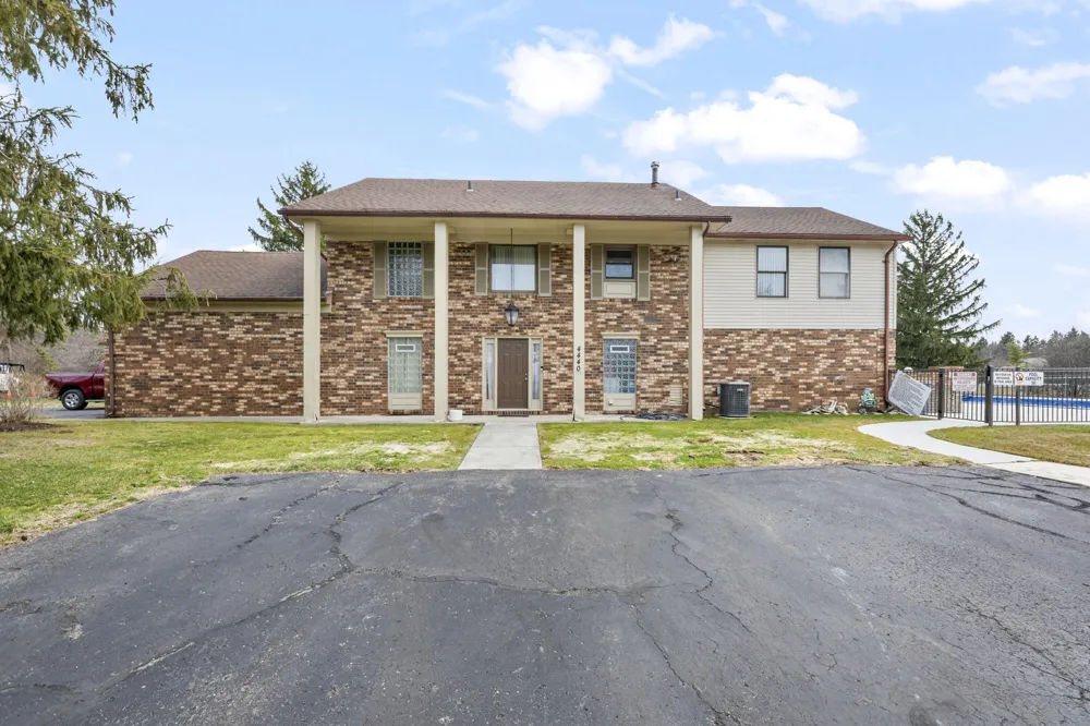 4376 Knightsbridge Lane West Bloomfield, MI 48323
