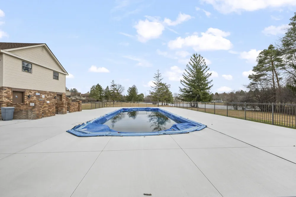 4376 Knightsbridge Lane West Bloomfield, MI 48323