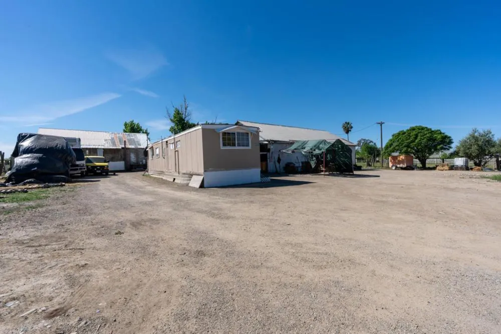 23429 Highway 152 Los Banos, CA 93635