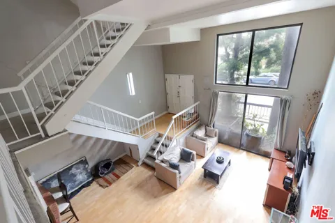11753 Mayfield Avenue #7