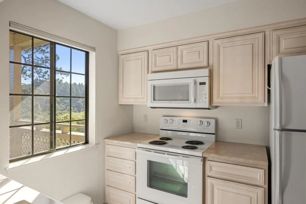 121 Quail Run Court Del Rey Oaks, CA 93940