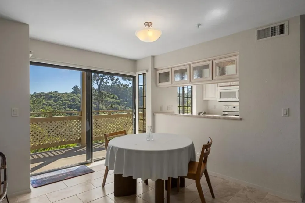 121 Quail Run Court Del Rey Oaks, CA 93940