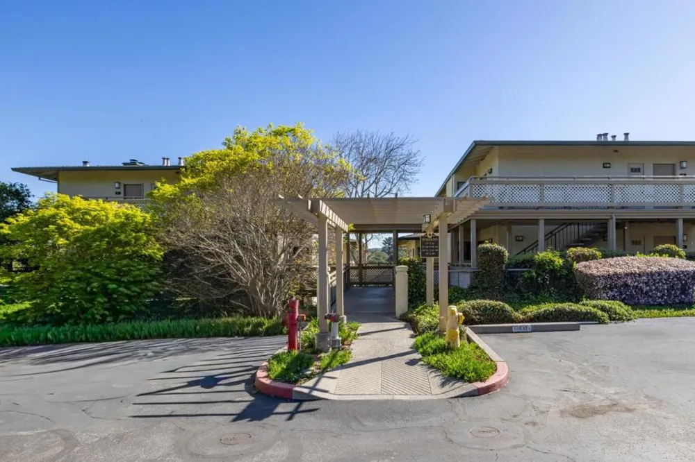 121 Quail Run Court Del Rey Oaks, CA 93940