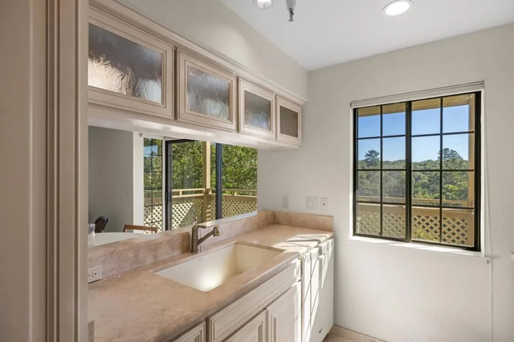 121 Quail Run Court Del Rey Oaks, CA 93940