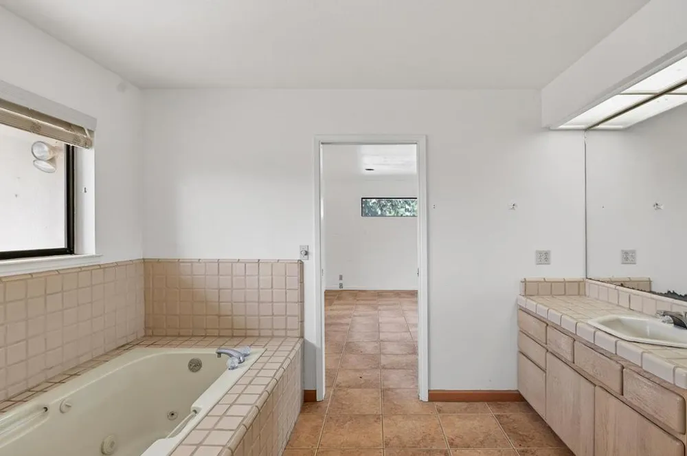 31021 Camphora Road Soledad, CA 93960