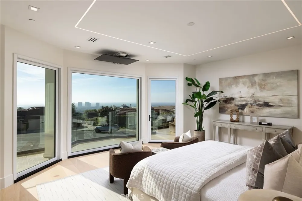 4 Narbonne Newport Beach, CA 92660